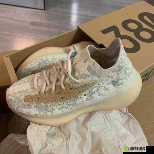 yeezy380 蜜桃粉和白色高清精品解析：梦幻少女与纯净之选